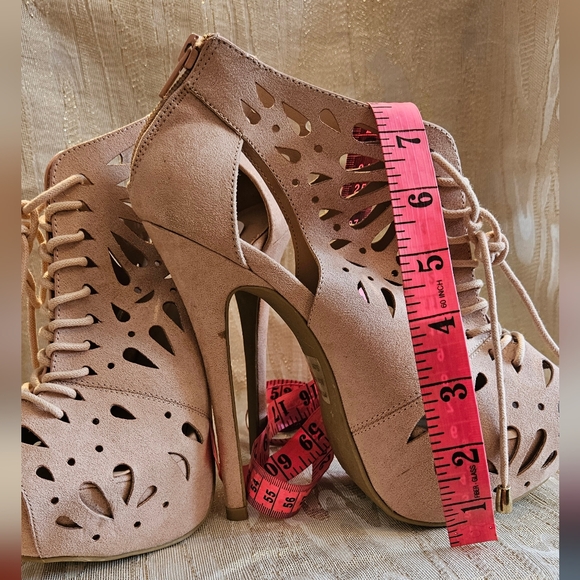 Beige Platform stilettos. Open Toe. Lace Up. Size 6.5 - Picture 5 of 12